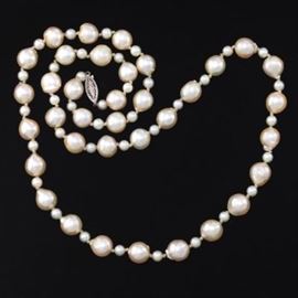 A Baroque Pearl Necklace 