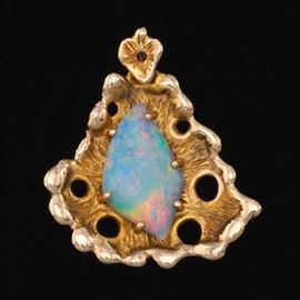 A Lightning Ridge Opal and Gold Pendant 