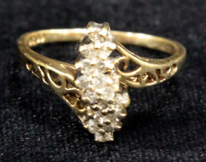 10K Gold Ring With Diamonds, Size 6 1/4