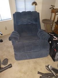 Another comfy recliner