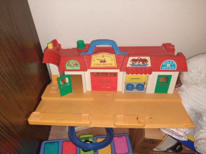 Bag full of playskool people to go with this fire station