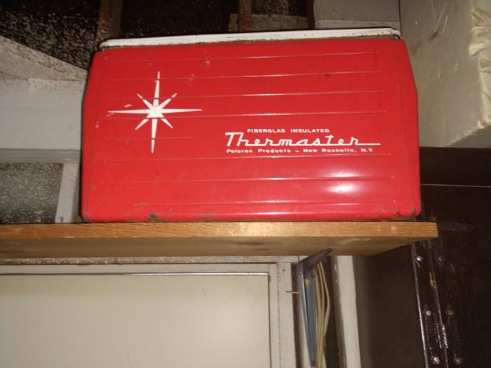 Vintage ice chest in prestige condition. Inside looks new!
