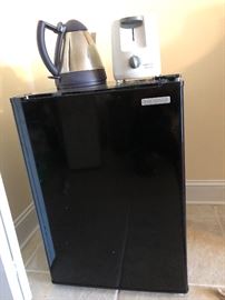 Insignia 2.6 cubic ft refrigerator