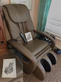 Brookstone Osimi Medic 380 massage chair