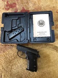 Baretta "Tomcat" model 3032, 32 Auto with case