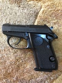 Baretta "Tomcat" model 3032, 32 Auto with case