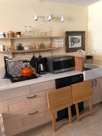 Microwave, kitchen items
