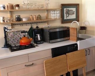 Microwave, kitchen items