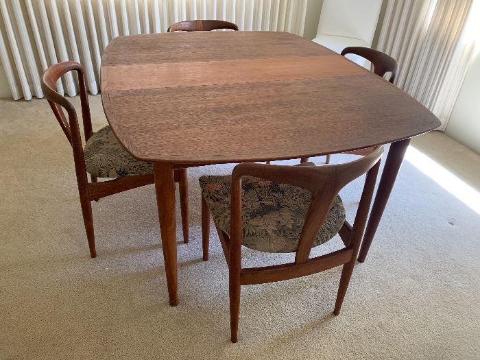 Mid Century Modern teak tale and chairs w/leaves