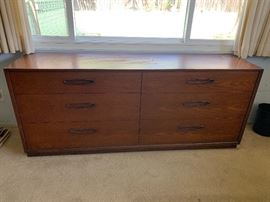 Henredon MCM style chest of drawers 