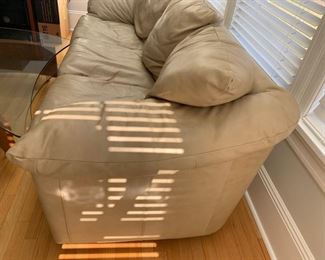 27. Sealy 3 Cushion Leather Sofa (86" x 38" x 34")