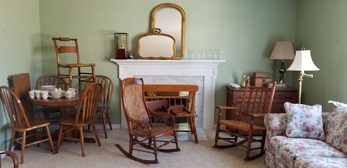 Pedestal table & chairs, rocking chairs, a maple bench