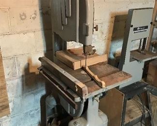 Cast-iron commercial grade band saw