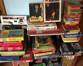  Assorted vintage games and puzzles 