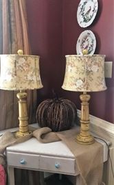 Pair of decorative table lamps, decor, painted table, decorative plates