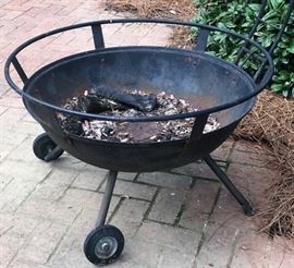 Wheeled fire pit