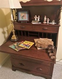 Antique Small desk with carved handles, brass table lamp, small figurines, more