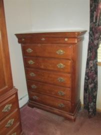  3 PIECE  BEDROOM SET WITH KING SIZE BED, CHEST AND DRESSER WITH MIRROR  MADE BY KINCADE   BEAUTIFUL WELL MADE  SET 