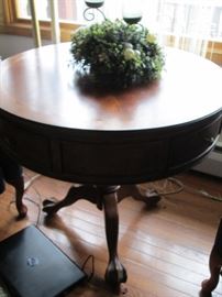 DRUM TABLE WITH BALL AND CLAW FEET