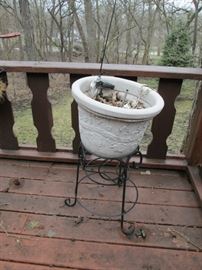 FLOWER POT AND HOLDER   OTHER LAWN DECOR