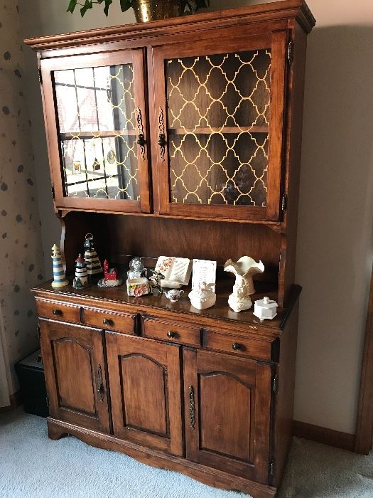 Wood cabinet
With glass doors
China
Lefton
Ceramic trinket holders

