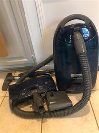Kenmore Progressive vacuum cleaner! (It's anti-Trump) (Just kidding!)