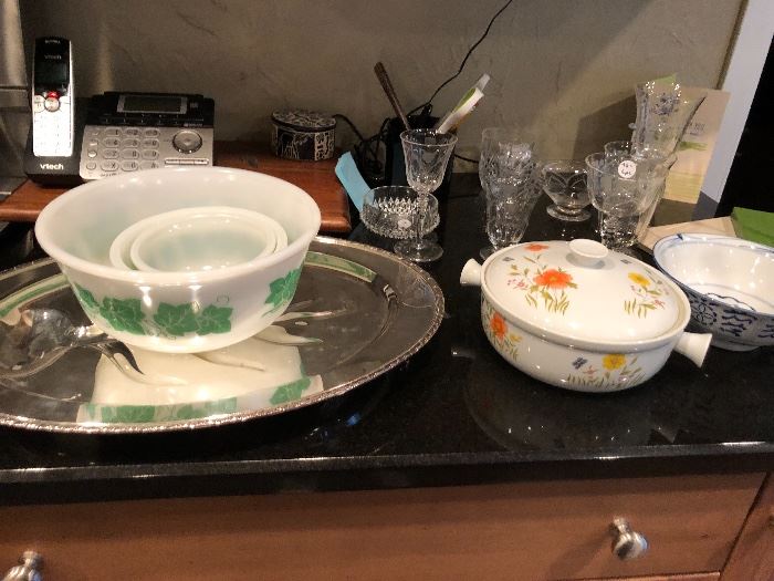 Vintage Anchor Hocking Bowl Set