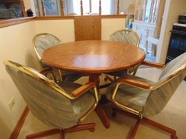 Round kitchen table with extension leaf