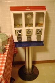 SPIRIT OF 76   GUMBALL MACHINE ON CHROME STAND--NO KEY BUT MONEY  INSIDE !!!!!