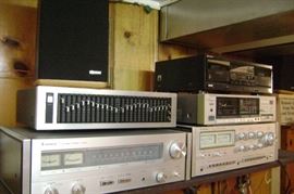 VINTAGE SHERWOOD HP100 AMPLIFIER STEREO TUNER AND EQUALIZER STEREO GRAPHIC-------ALSO MINI WOOD GARRARD SPEAKERS