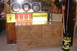 4 FOOT FLUORESCENT LIGHTED ELECTRICAL COMPANY SIGN---3 FOOT OLD STYLE BEER FLUOR. SIGN AND A VINTAGE RADIO