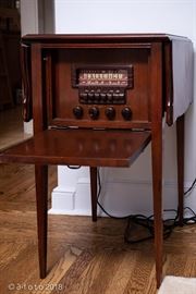Stewart Warner tube radio 1940's  sold !