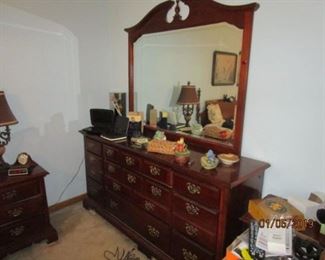TRIPLE DRESSER