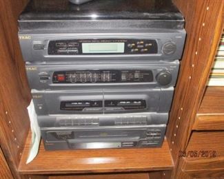 TEAC STEREO SYSTEM WITH SOUND BAR