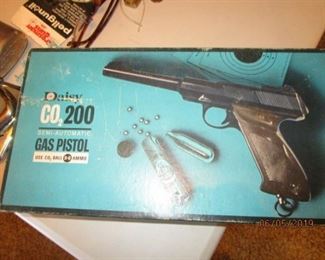 DAISY C02 200 BB (GAS) PISTOL
