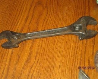 DOUBLE ENDED ADJUSTABLE CRESCENT WRENCH