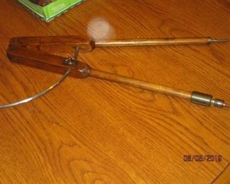 ANTIQUE ARCHITECTURAL COMPASS