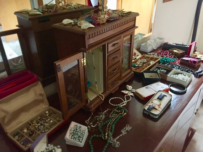 Estate Sales By Olga in Cranford NJ for 2 Day Liquidation Sale