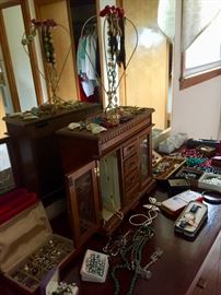 Estate Sales By Olga in Cranford NJ for 2 Day Liquidation Sale