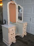 vtg Dresser...we (wind) broke center piece of mirror....