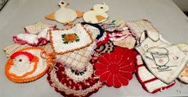 VINTAGE CROCHET POTHOLDERS