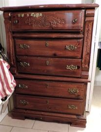 CHEST OF DRAWERS