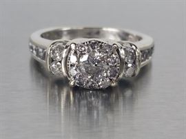 Beautiful Diamond Ring in 14k White Gold
