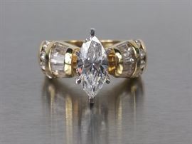 High-Quality Cubic Zirconia Estate Ring in 10k Yellow Gold
