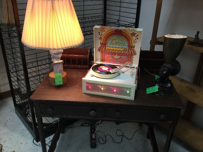 Retro record player w/lights, Antique desk, Art Deco lamp