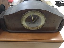 Antique mantle clock - works