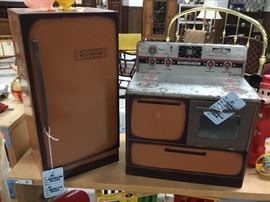 Wolverine Toy Refrigerator and Stove