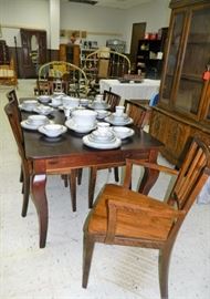 Pottery Barn Farmhouse Table w/6 chairs