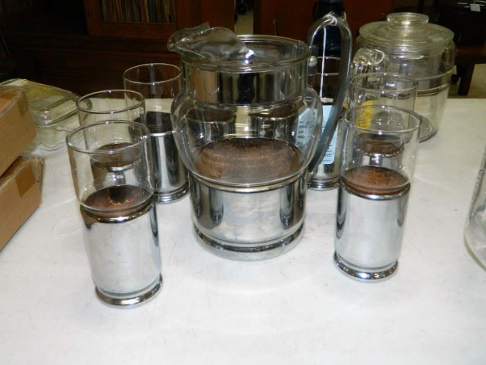 Retro drinkware set