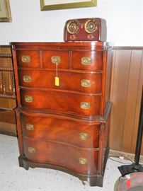 Chest of drawers, Vintage radio